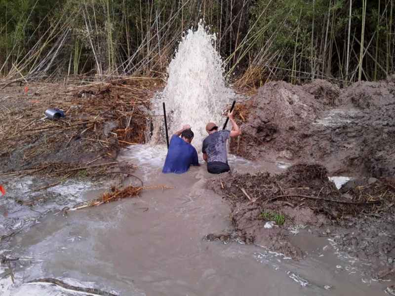 Angelina workers in a flood of water